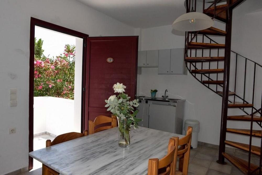 Agia Marina Eva Suites & Apartments מראה חיצוני תמונה