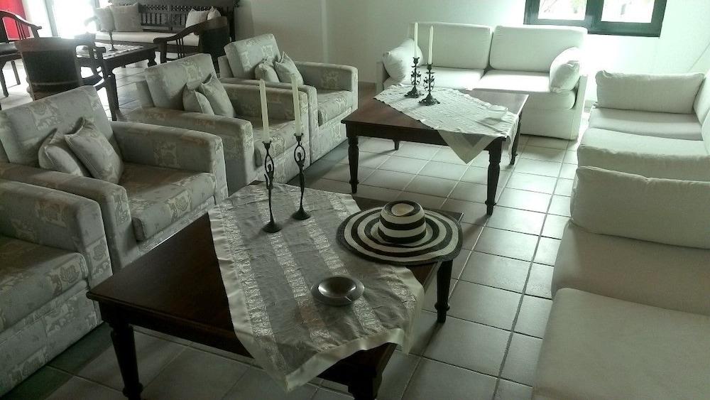 Agia Marina Eva Suites & Apartments מראה חיצוני תמונה