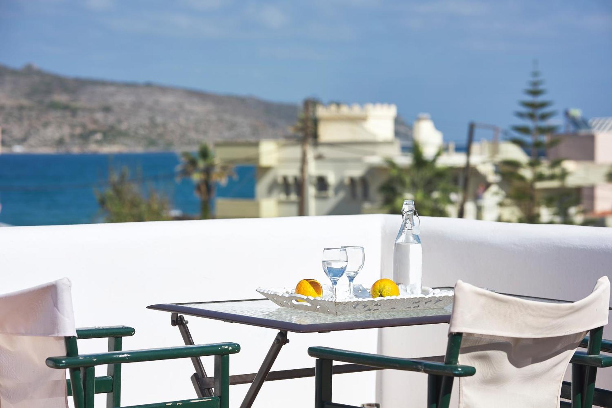 Agia Marina Eva Suites & Apartments מראה חיצוני תמונה