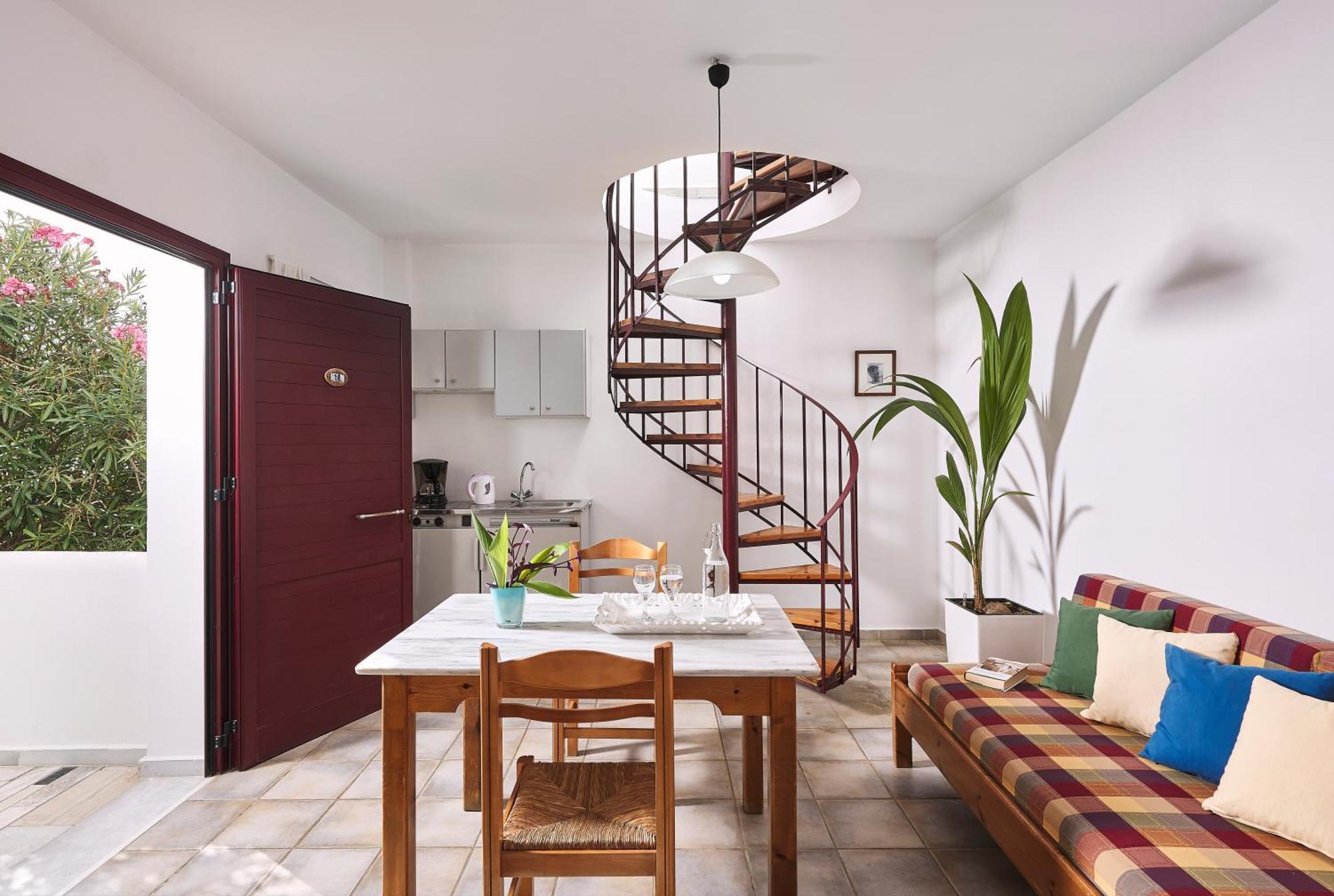 Agia Marina Eva Suites & Apartments מראה חיצוני תמונה