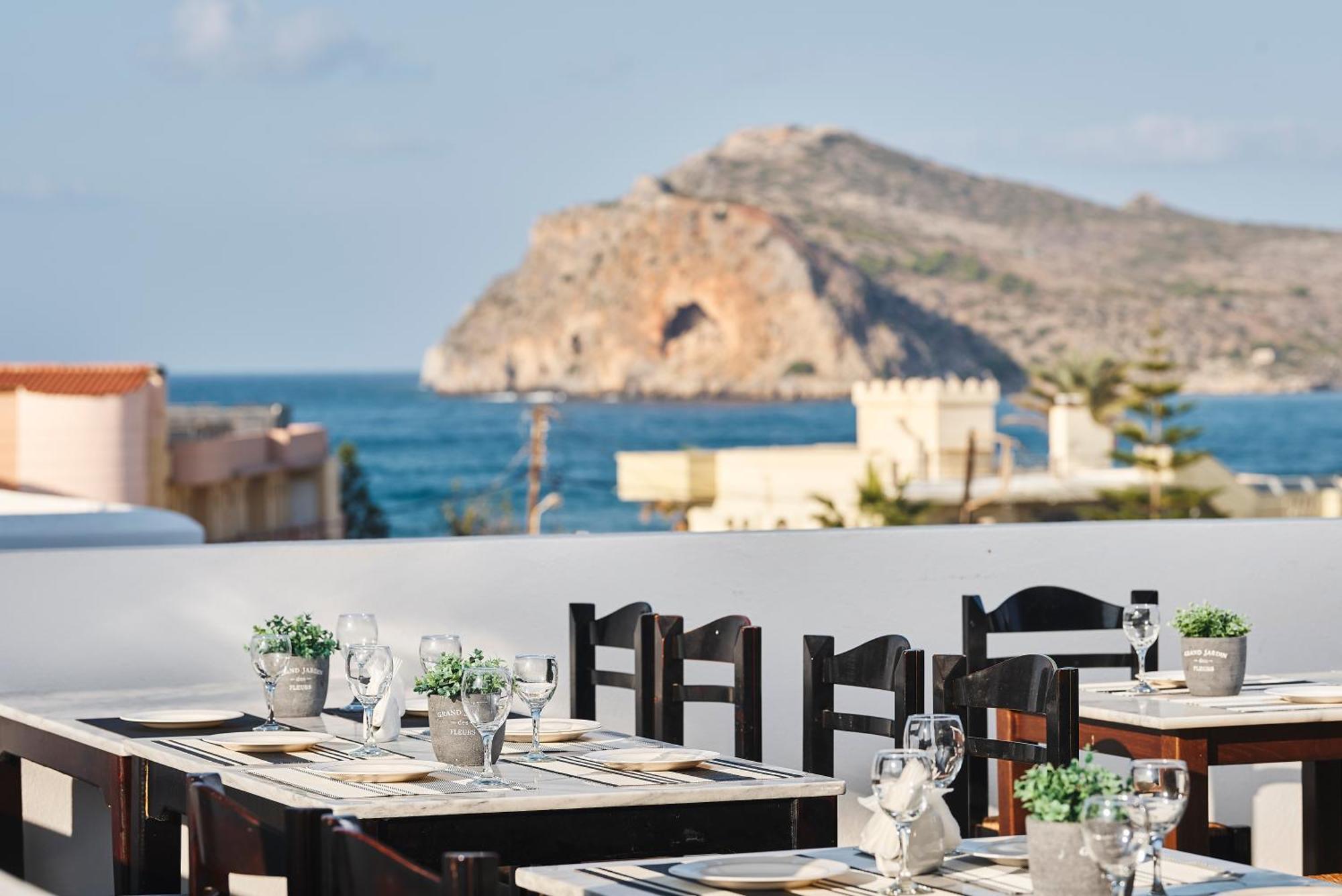 Agia Marina Eva Suites & Apartments מראה חיצוני תמונה