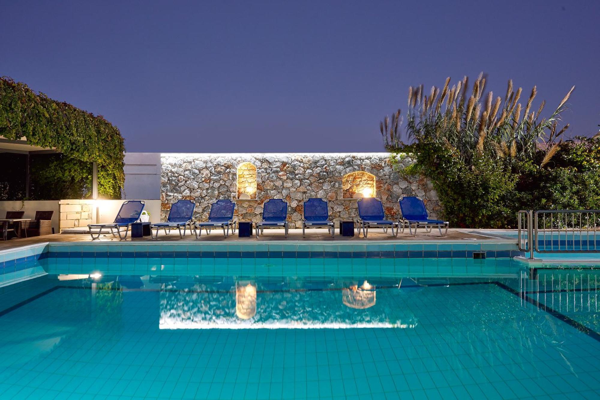 Agia Marina Eva Suites & Apartments מראה חיצוני תמונה