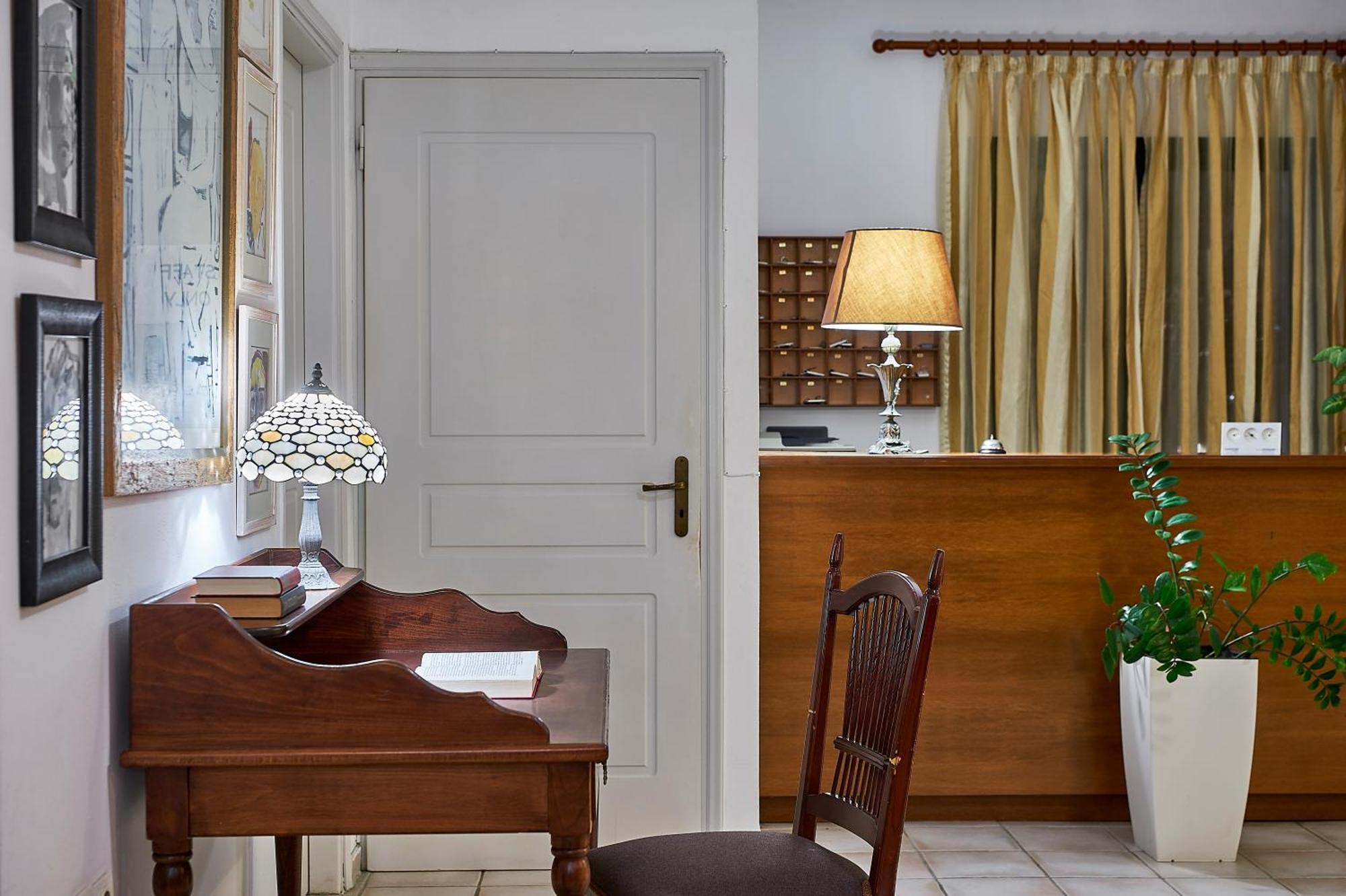 Agia Marina Eva Suites & Apartments מראה חיצוני תמונה