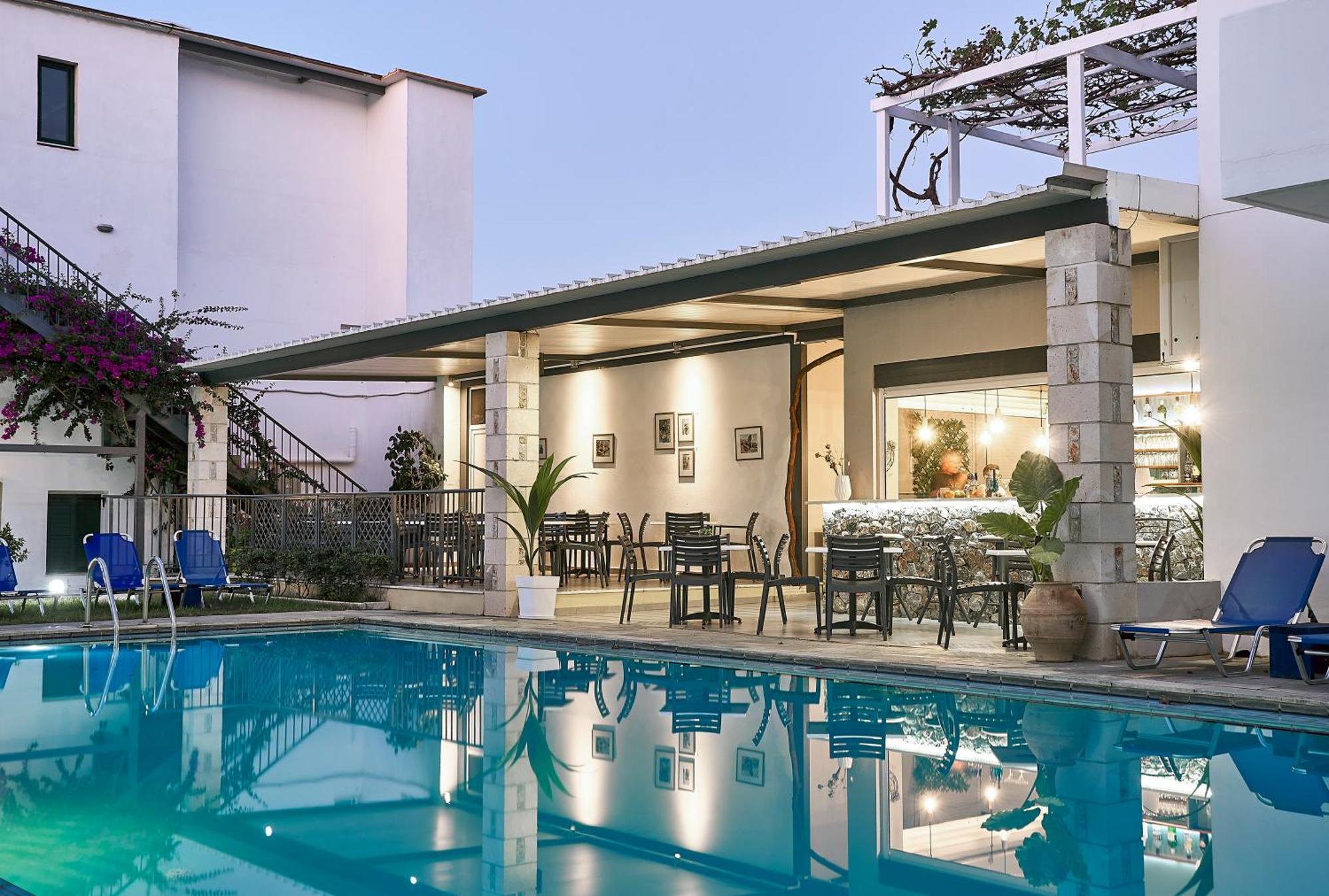 Agia Marina Eva Suites & Apartments מראה חיצוני תמונה
