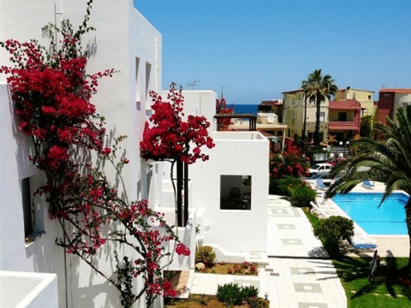 Agia Marina Eva Suites & Apartments מראה חיצוני תמונה