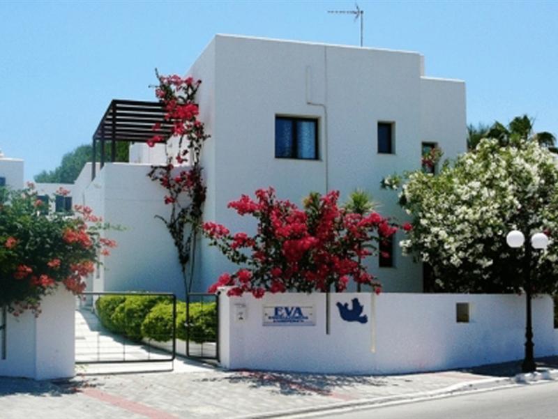 Agia Marina Eva Suites & Apartments מראה חיצוני תמונה