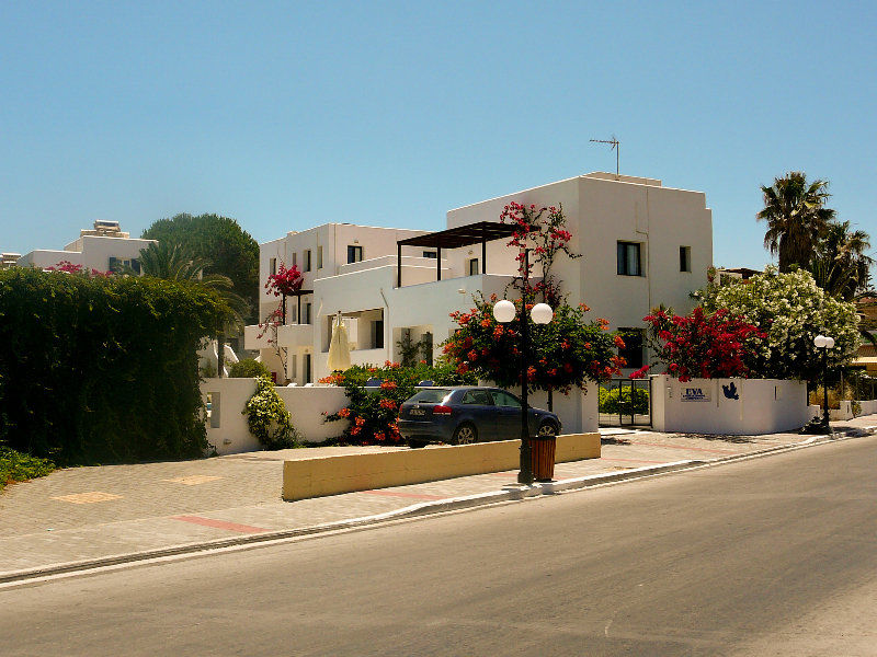 Agia Marina Eva Suites & Apartments מראה חיצוני תמונה